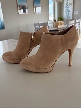 Vince Camuto Beige Suede Platform Stiletto Booties Heeled Boots Size 9M